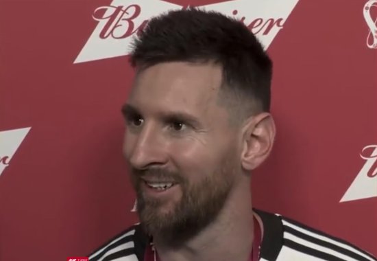 FIFA发布梅西夺冠海报！与历届冠军明星球员同框